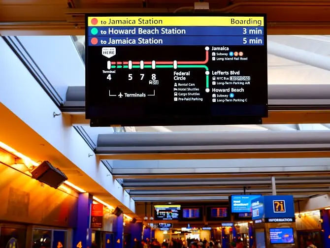 JFK AirTrain i New York - Departure