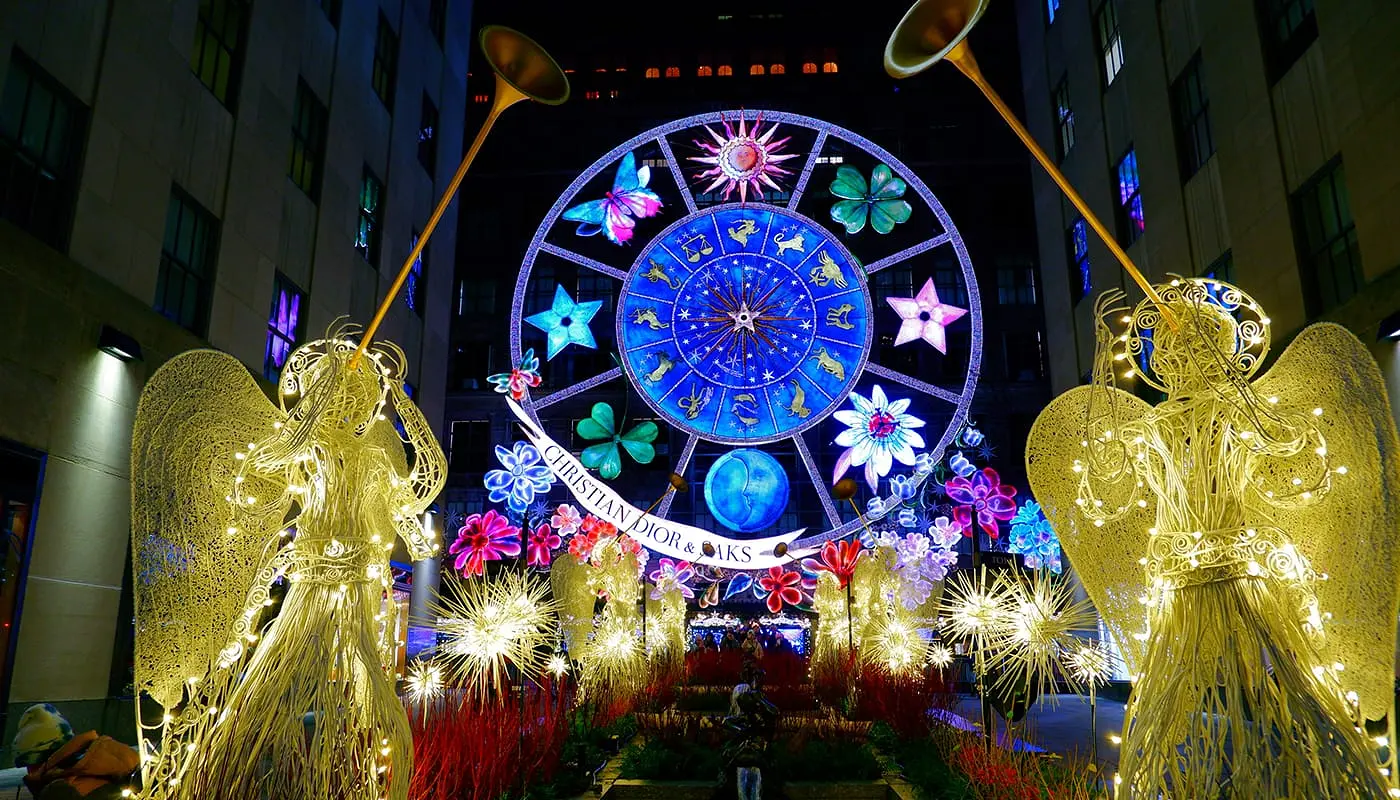 Planeringskalender för julen i New York - Saks Fifth Avenue Holiday Light Show