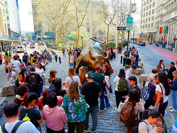Charging Bull-statyn i New York - Populär sevärdhet i finansdistriktet