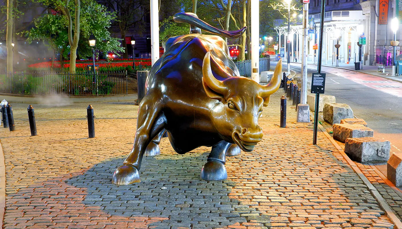 Charging Bull-statyn i New York - Wall Streets tjur