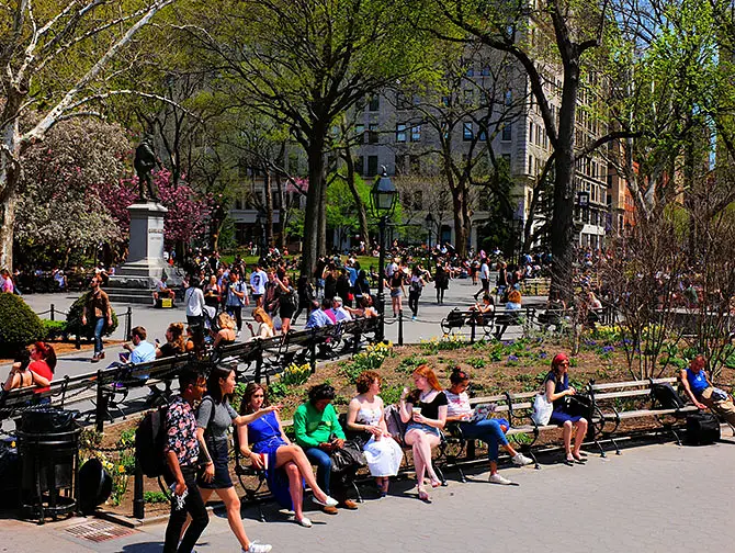 Washington Square Park i New York - Hjärtat av New York University