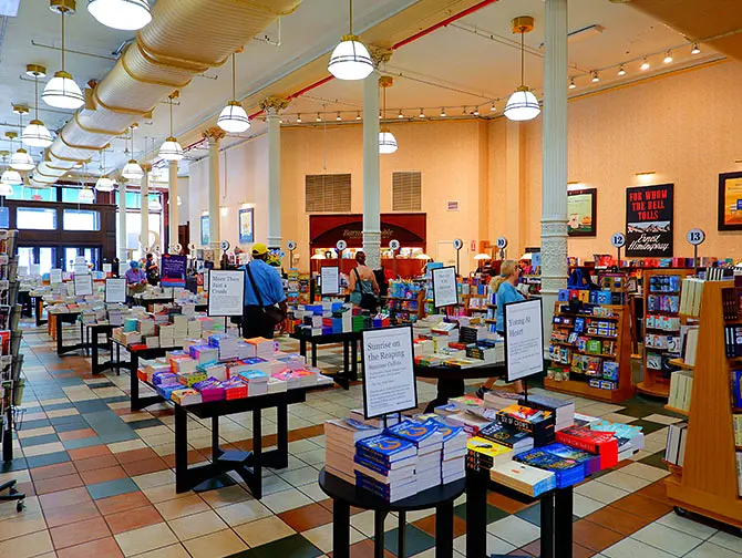 Bokhandlar i New York - Barnes and Noble vid Union Square